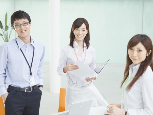 【あくまでも新卒にこだわる企業】 【あくまでも新卒にこだわる企業】