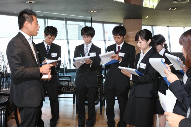 司会役は本当に有利なのか? 司会役は本当に有利なのか?